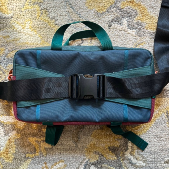 Topo Designs Quick Pack Sling Navy / Maroon - 7.3 L - Picture 2 of 3